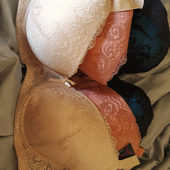 Bra lot 3 for$30 - Picture 1 of 4